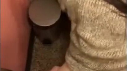 Русское порно с молодыми в уборной после свидания